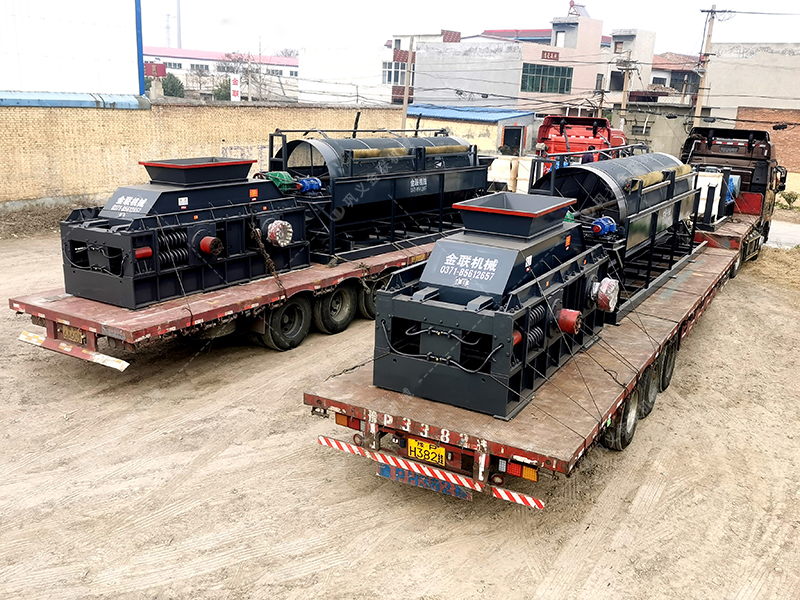 大型鐵礦石對輥制砂機(jī)多少錢一臺？