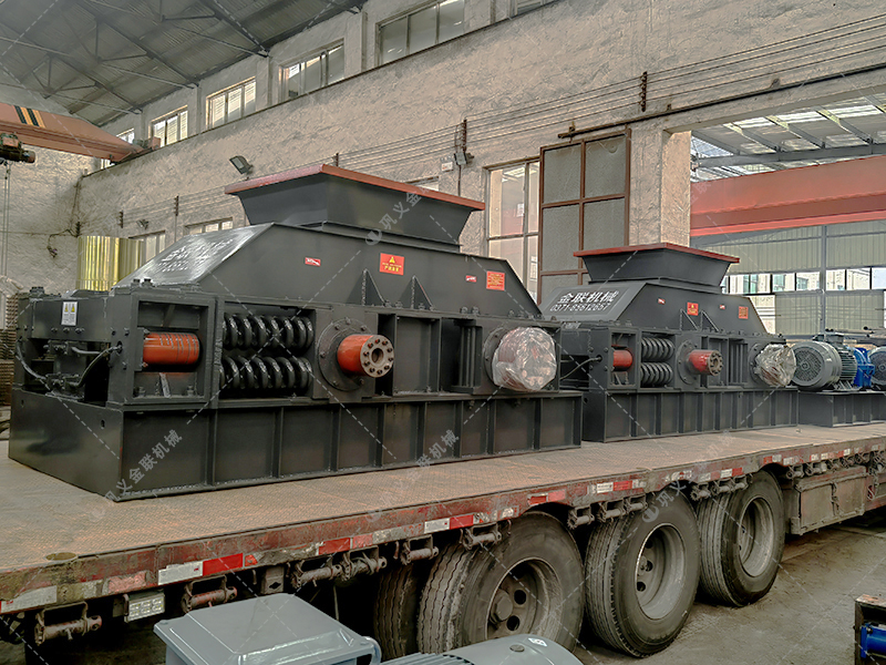 砂石骨料的原材料有哪些？對(duì)輥式制砂機(jī)多少錢一臺(tái)？