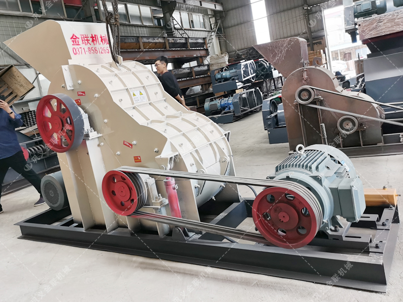 SCF中型無篩底雙級(jí)粉碎機(jī)發(fā)貨 發(fā)往云南