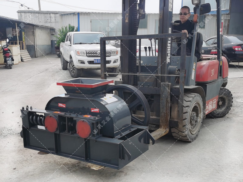 2PGC400X250小型玻璃破碎機發(fā)往江蘇徐州破碎碎玻璃