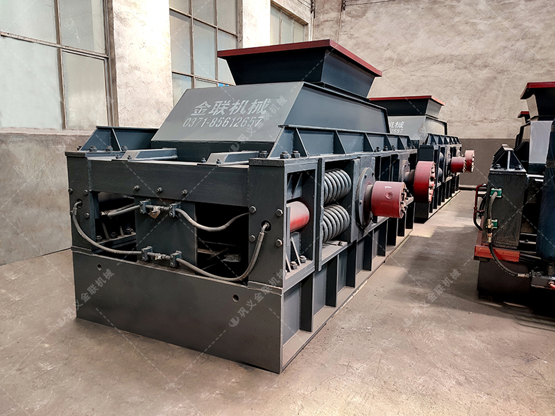 2PG1200x800型半自動液壓對輥破碎機(jī)發(fā)往四川