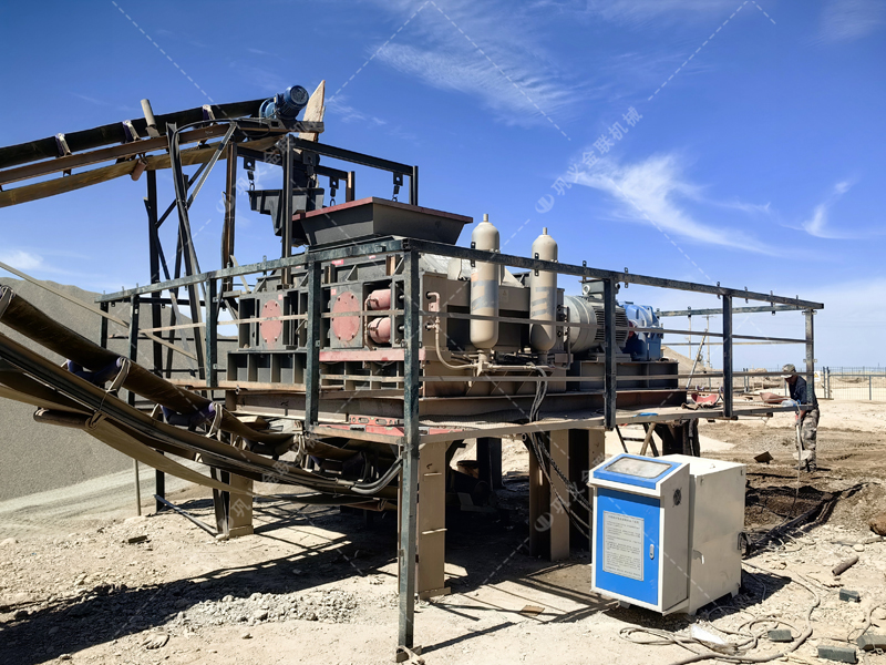 在挑選白云石對(duì)輥破碎機(jī)生產(chǎn)廠家時(shí)，該考慮哪些因素呢？