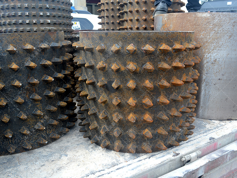 狼牙齒輥破碎機(jī)如何實現(xiàn)焦炭'大塊進(jìn)，勻粒出'的理想轉(zhuǎn)化？