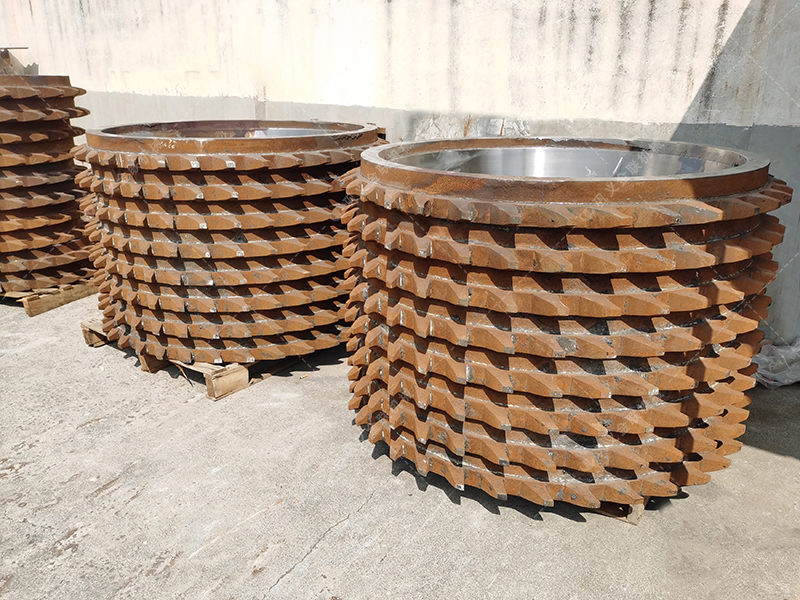 焦炭破碎難題解決方案：金聯(lián)雙齒輥式破碎機的特殊結(jié)構(gòu)設計