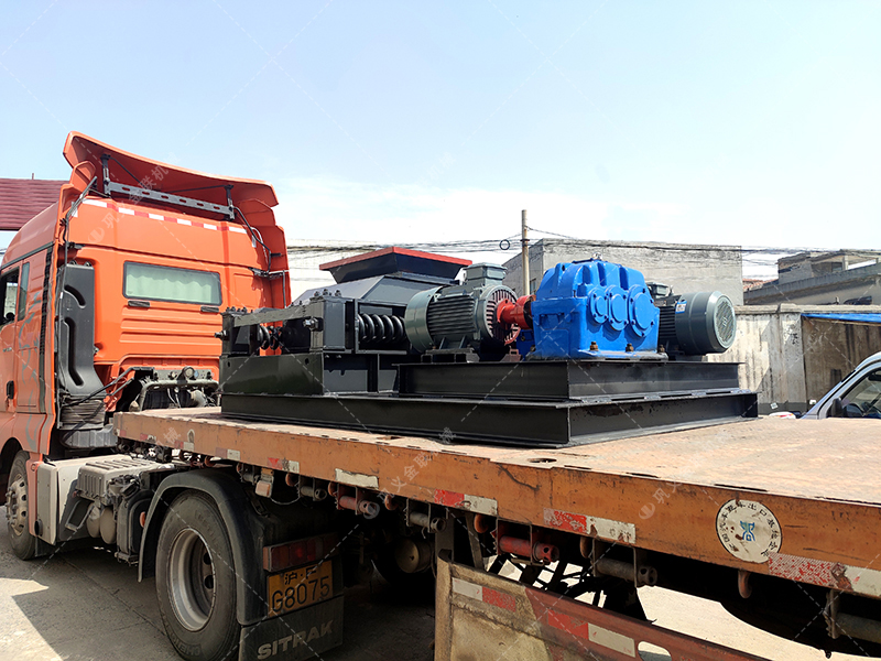 面對大塊高硬度的原煤與煤矸石，雙齒輥破碎機憑什么能“啃”得動？